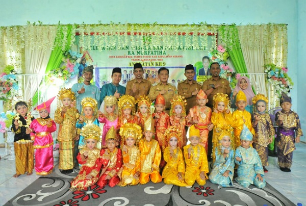 GoRiau Wabup Asmar (tengah) foto bers